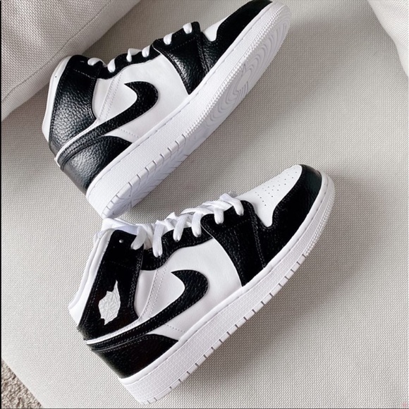 ⚡️Custom Air Jordan 1 Mids⚡️ - Picture 3 of 3